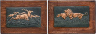 null René THENOT (1893-1963)

Lions and antelopes

Pair of bas-reliefs in green patinated...