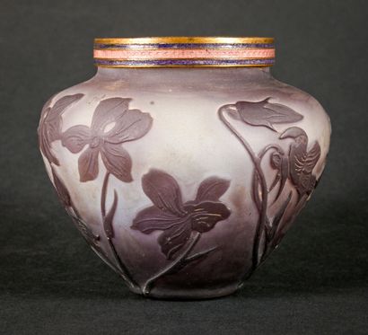 null GALLE

Vase in multi-layer glass with floral decoration, metal mounting around...