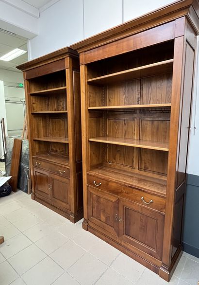 null Pair of walnut veneer bookcases, three shelves, one drawer, and two doors.

Modern...