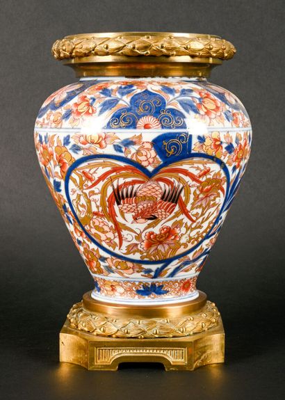 null Polychrome porcelain vase of Imari, bronze mounting.

XIXth

Mounted as a lamp....