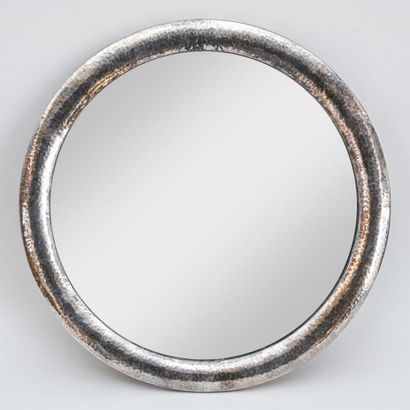 null Round mirror in hammered metal.

Monogrammed J.L

Diameter: 49 cm.