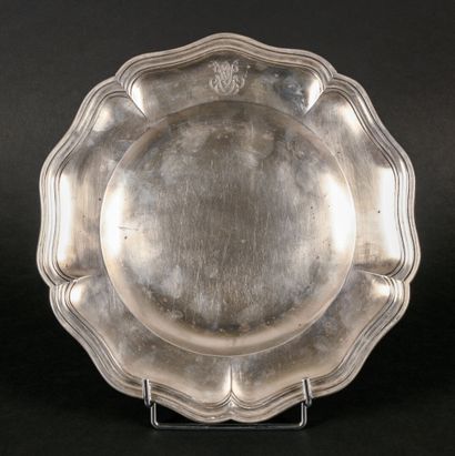 PUIFORCAT

Silver dish with curved edge

Minerve...