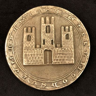 null Lot of two silver medals 

- Seal of the city of Saissac, dated 1970 and numbered...
