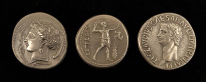 null Set of three silver medals featuring old coins

Dated 1970 and 1972

Weight...