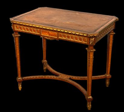 Writing table in marquetry and leather top.

Beautiful...