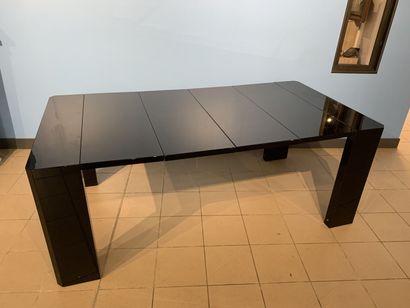 Deploying console in black lacquered wood...