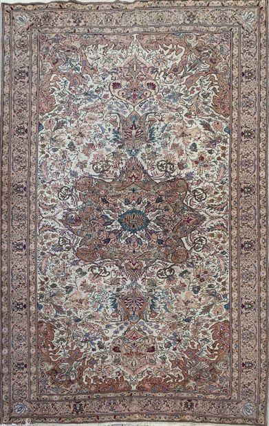 Kaiseré wool carpet

300 x 192 cm approx...