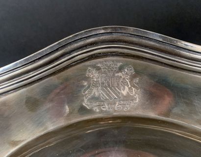 null Round dish model nets with contours out of silver. Coat of arms : " Cuncta Ad...