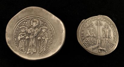 null Lot of two silver medals :

- a reproduction of Histamenon. Dated 1974 and numbered...