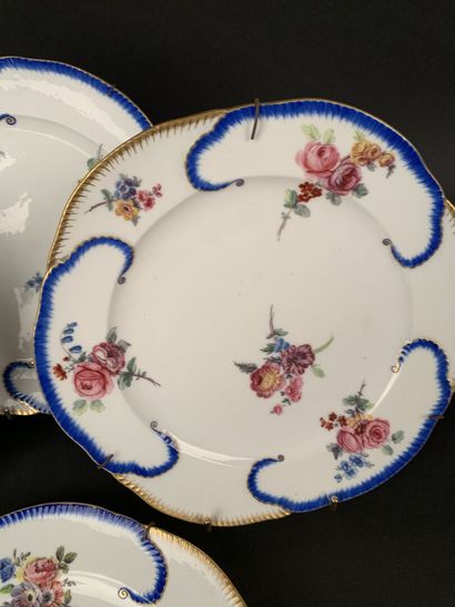 null Set of four plates with scalloped edges in polychrome and gilded porcelain decorated...