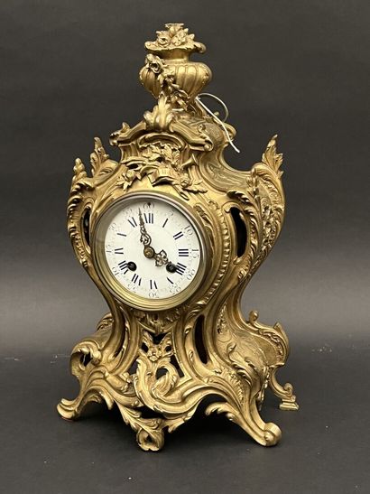 Gilt bronze clock.

Rocaille style, 20th...