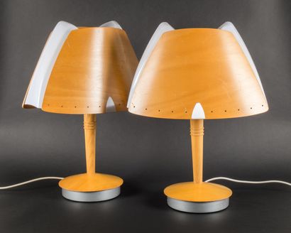 null Soren ERIKSEN (XXth) - LUCID

Pair of lamps in curved beech and plexiglass,...