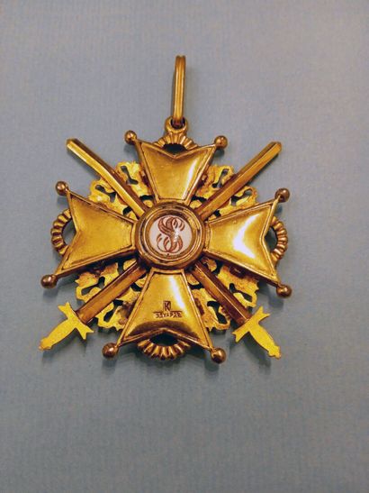 null Rare Croix de l'Ordre de Saint Stanislas en métal doré et émaux.
Fabrication...