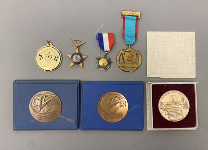 Lot de médailles de table (bicentenaire du...