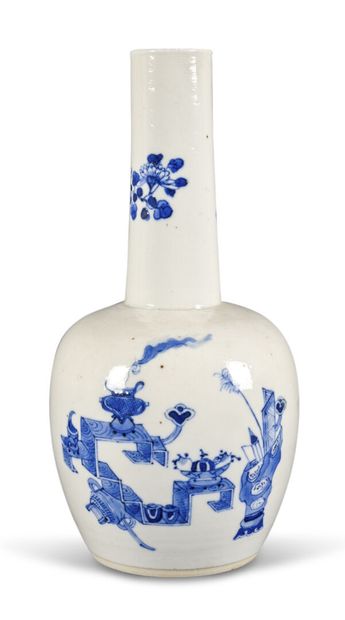 Vase bouteille en porcelaine bleu de Hué...