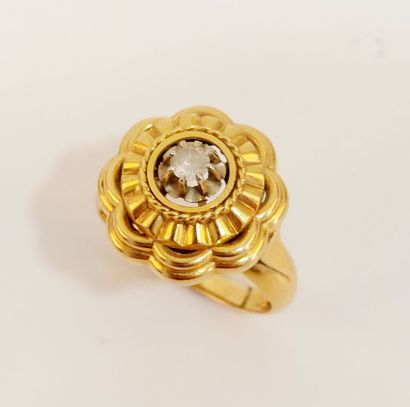 null Bague marguerite, pierre blanche , monture or. 

Poids brut : 3,8 g - Doigt...