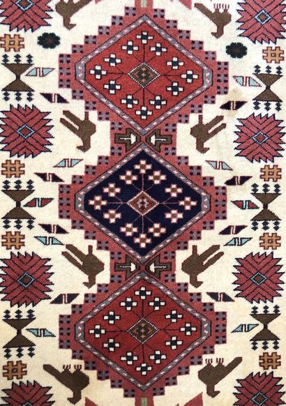 null Carpet of Iran - Origin Ardebil

Velvet : wool. Chains : cotton

157 x 100 cm...