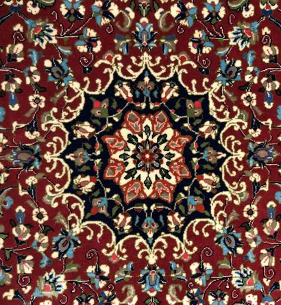 null Tapis d'Iran - Origine Ghoum

Velours : laine. Chaînes : coton

172 x 102 cm...