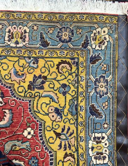 null Tapis d'Iran - Origine Ghoum

Velours : laine. Chaînes : coton

165 x 105 cm...