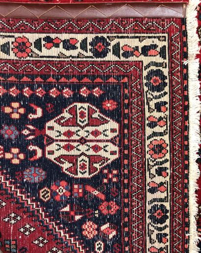 null Tapis d'Iran - Origine : Abadeh

Velours : laine. Chaînes : coton. 

150 x 107...