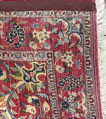 null Tapis d'Iran - Origine Ghoum

Velours : laine. Chaînes : coton

170 x 110 cm...
