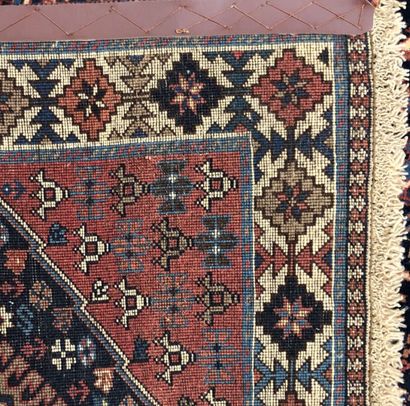 null Tapis d'Iran - Origine Yalameh

Velours : laine. Chaînes : laine

151 x 100...