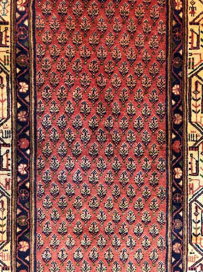 null Tapis d'Iran - Origine Serabend

Velours : laine. Trame : coton

160 x 107 cm...