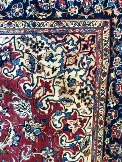 null Carpet of Iran - Origin Nadjafabad

Velvet : wool. Chains : cotton

380 x 252...