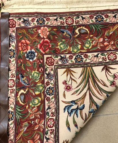 null Tapis d'Iran - origine Ghoum

Velours : laine. Chaînes : coton

202 x 140 cm...