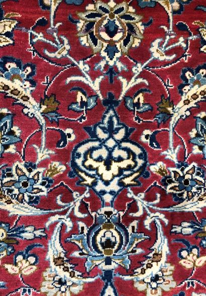 null Carpet of Iran - Origin Nadjafabad

Velvet : wool. Chains : cotton

380 x 252...