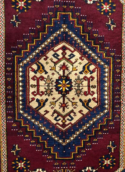 null Tapis de Turquie - origine Yahyali

Velours : laine. Chaînes : laine

218 cm...