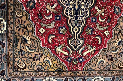 null Tapis d'Iran - Origine Ghoum

Velours : laine. Chaînes : coton

165 x 105 cm...