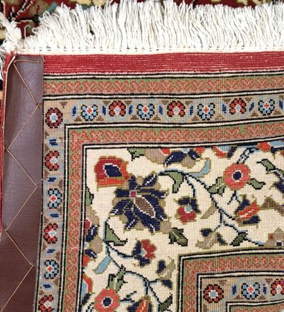 null Carpet from Iran - Ghoum origin

Velvet : wool. Chains : cotton

172 x 102 cm...