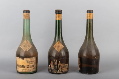 null 3	bouteilles 	LIQUEURS 	DE LA VIEILLE CURE, 		 (1 ela, 1 eta, 1 SE) 	
