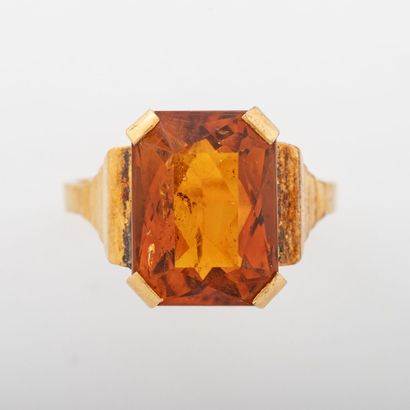 null Dark citrine ring, 18K gold setting 
Circa 1940-50
Gross weight: 6.3 g - Finger:...