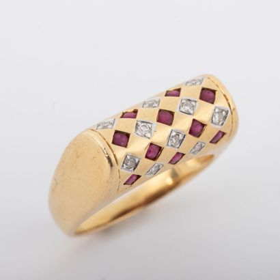 null Tank style ring, brilliant cut diamonds and rubies, 18K gold setting 
Gross...