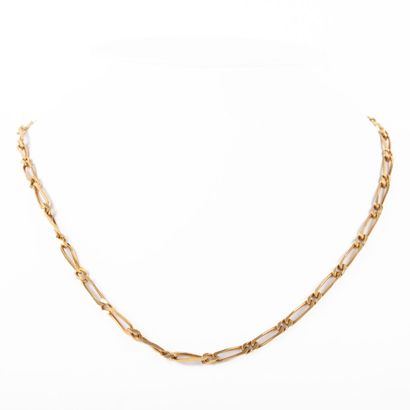 null Collier maille cheval, en or 18 K 
Poids: 18.3 g - L: 46 cm 