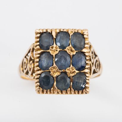 null Sapphire ring, openwork gold setting 9K
Gross weight: 4 g- Finger: 53