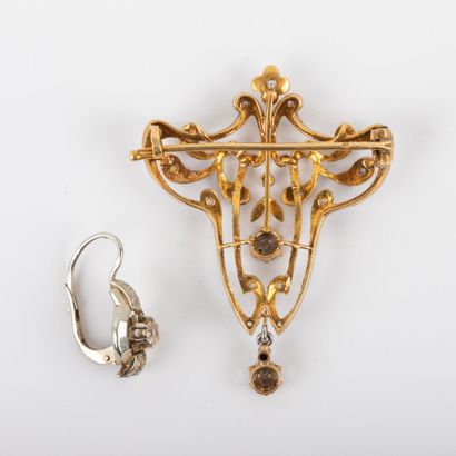 null Broche volute, or 18K et platine , serti de diamants taille rose
on y joint...
