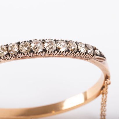 null Hinged demijonc bracelet, topped with 2 carats old cut diamonds, 18K gold and...
