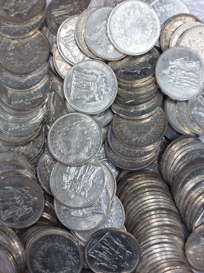 null Lot de pièces de 10 Fr argent 
Poids: 3574.5 g 