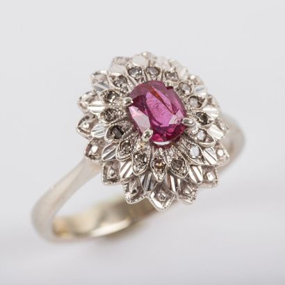 * Daisy ring with ruby and 8/8 cut diamonds,...