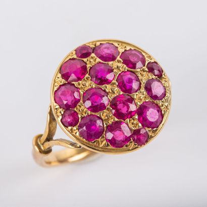 * Ring with red stones, 18 K gold setting...