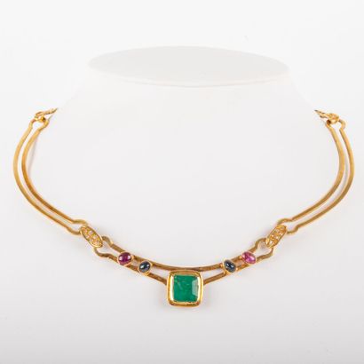 *Drapery necklace, central emerald, with...