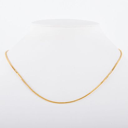 * Chain mesh braided gold 18 K
Weight: 6.2...