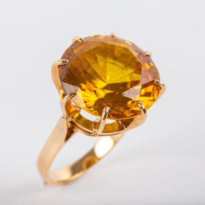 Yellow stone cocktail ring, 18 K gold setting...