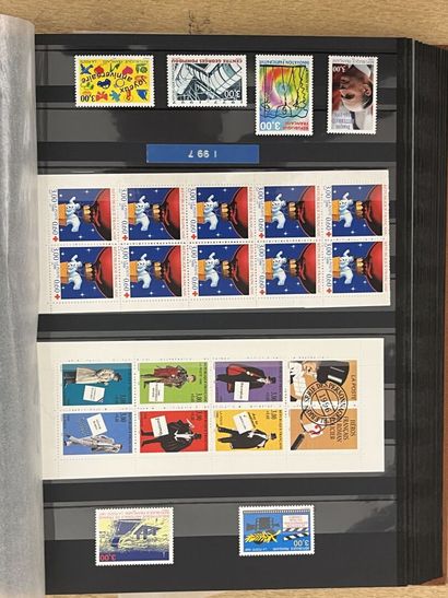 null 13 albums Stamps - France Faciale 1960 to 2000, many multiple stamps, booklets,...