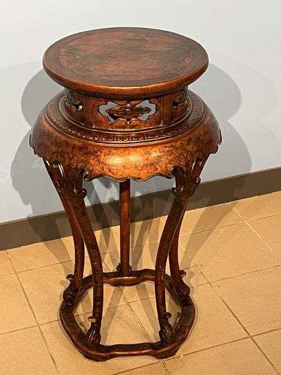 Pedestal table decorated with animated Chinese...