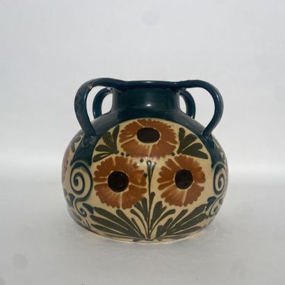 ELCHINGER
Pomiform vase in faince with sunflowers...