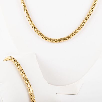 Necklace and bracelet in 18K gold.
Weight:...